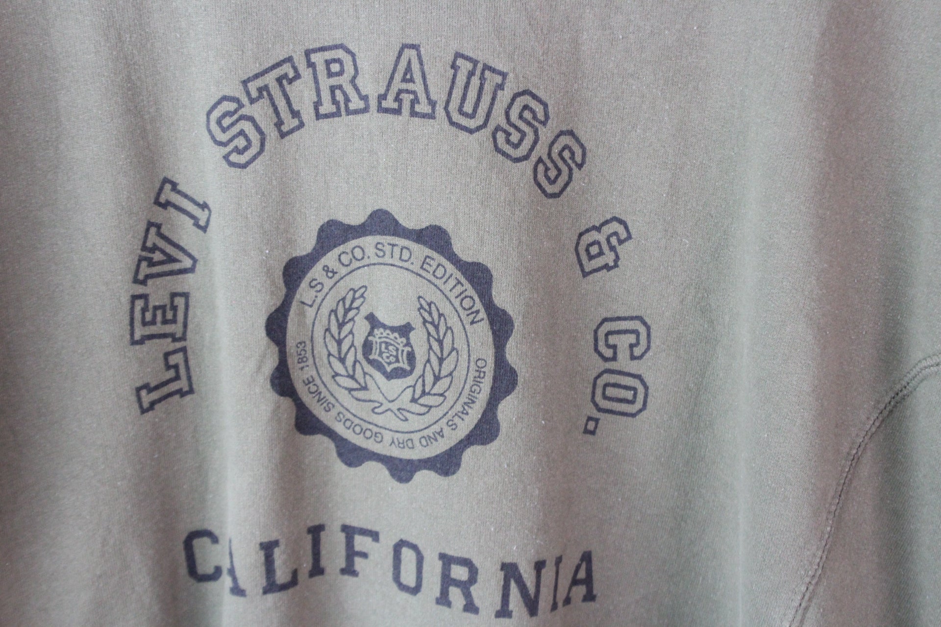 Vintage Levis California Sweatshirt (XL)