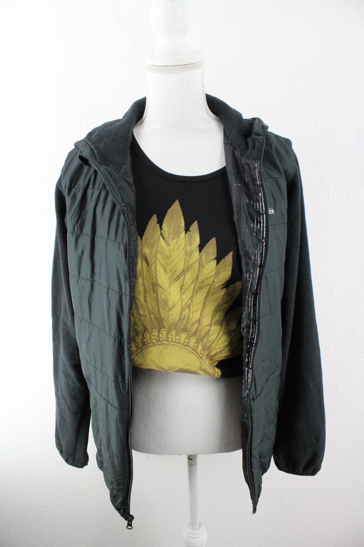 Vintage Black Columbia Jacket (M) Vintage & Rags