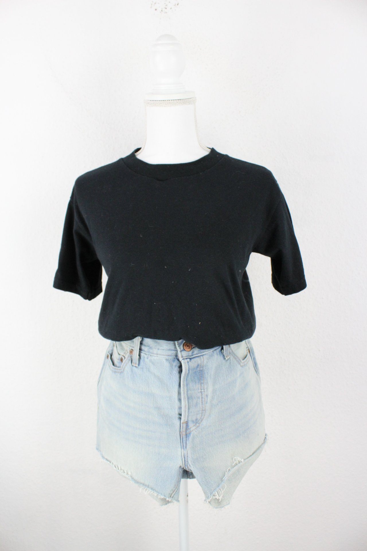 Vintage Black Skull T-Shirt (XS) Vintage & Rags
