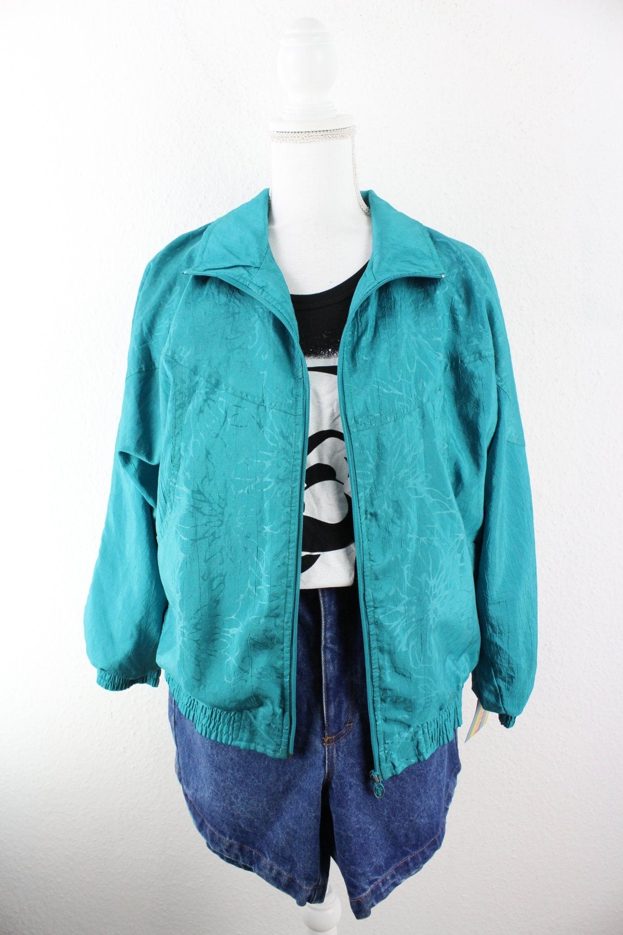 Vintage Blue Lavon Windbreaker (M) Vintage & Rags