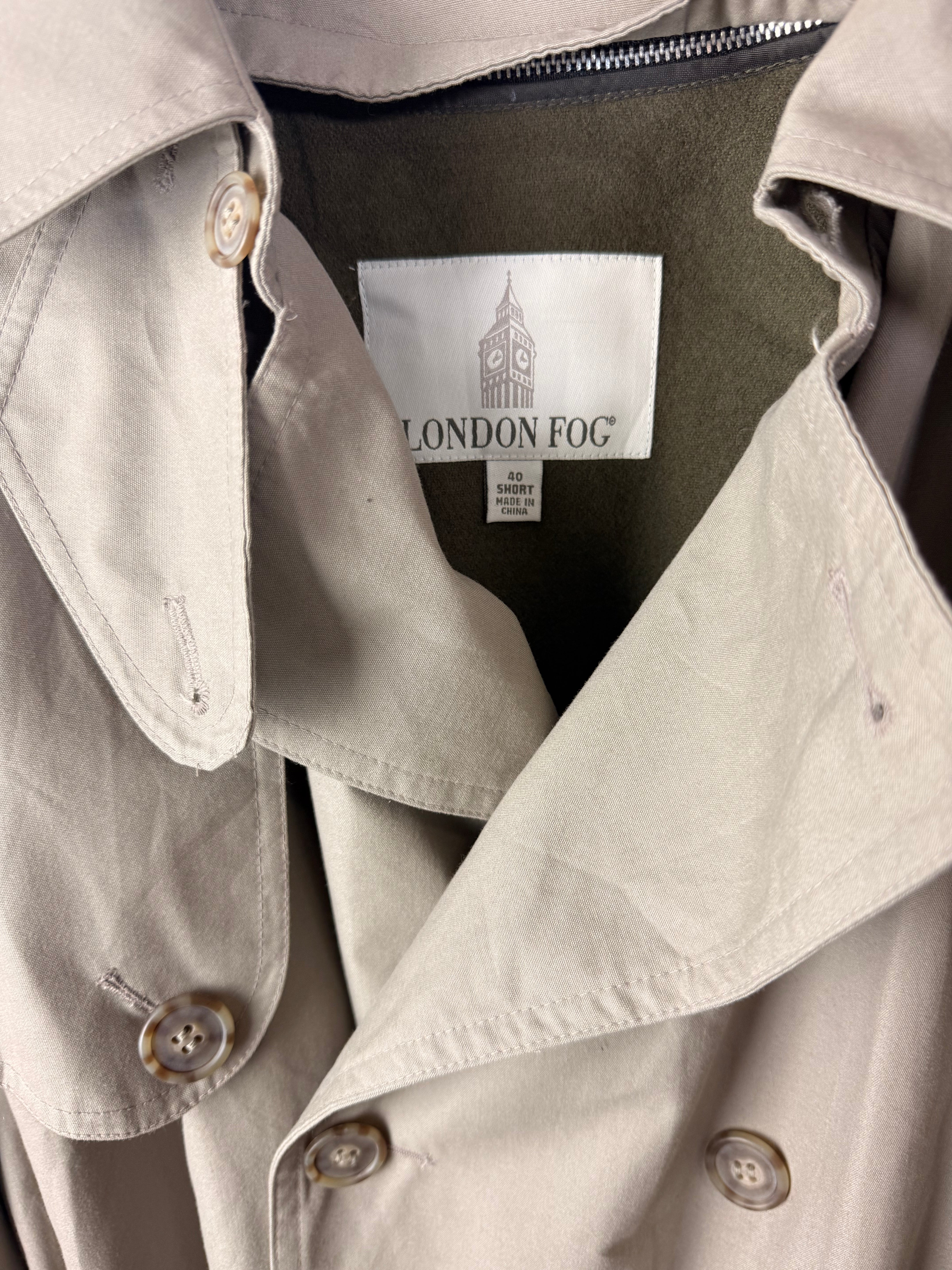 Vintage London Fog Trenchcoat (42)
