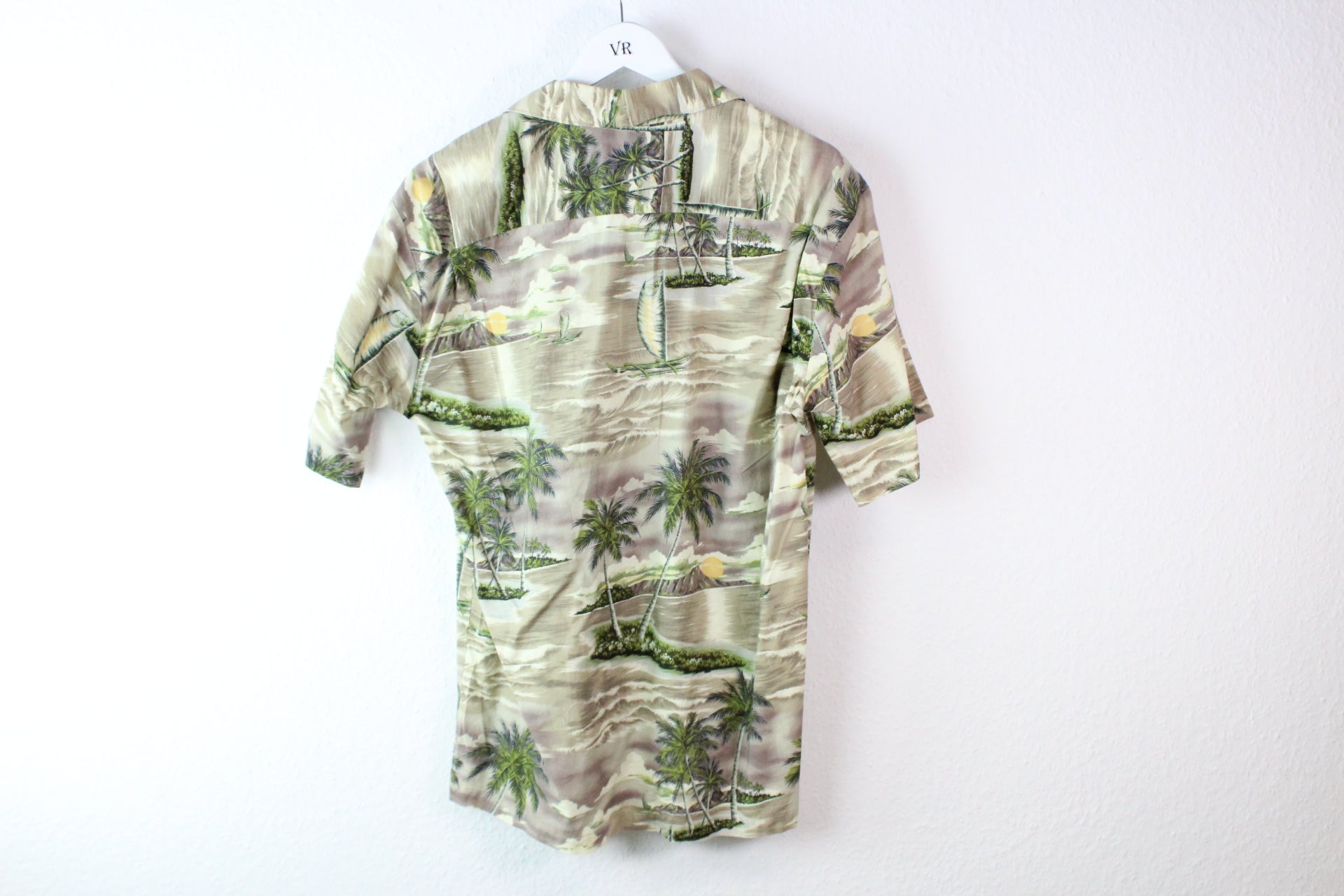 Vintage Beach Hawaii Shirts (M)