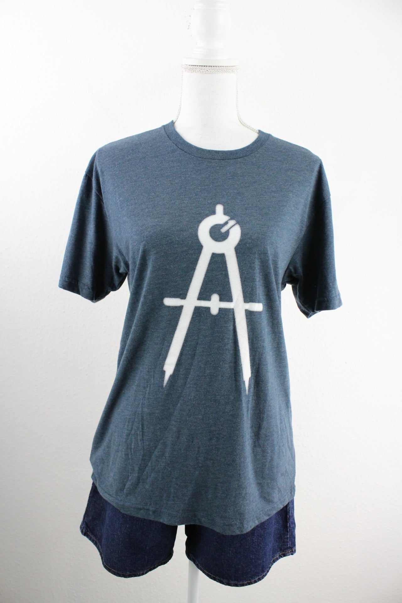 Vintage 2019 T-Shirt (L) - Vintage & Rags Online