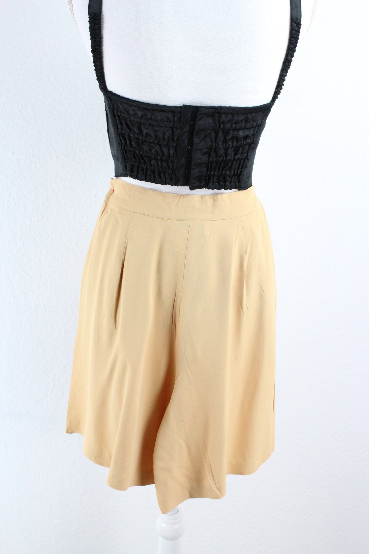 Vintage Beige Shorts (10) Vintage & Rags 