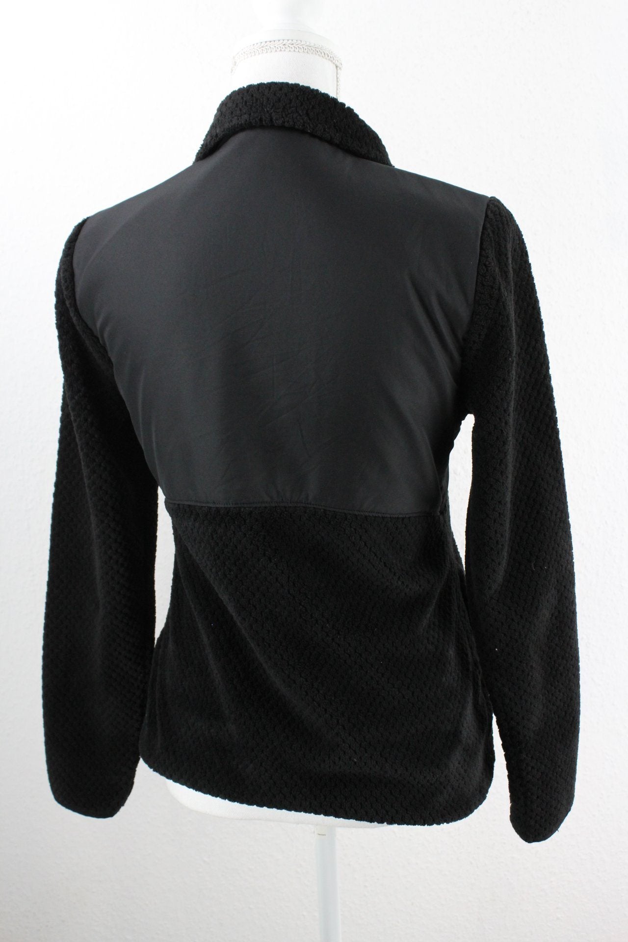 Vintage Black Fila Jacket (XS) Vintage & Rags 