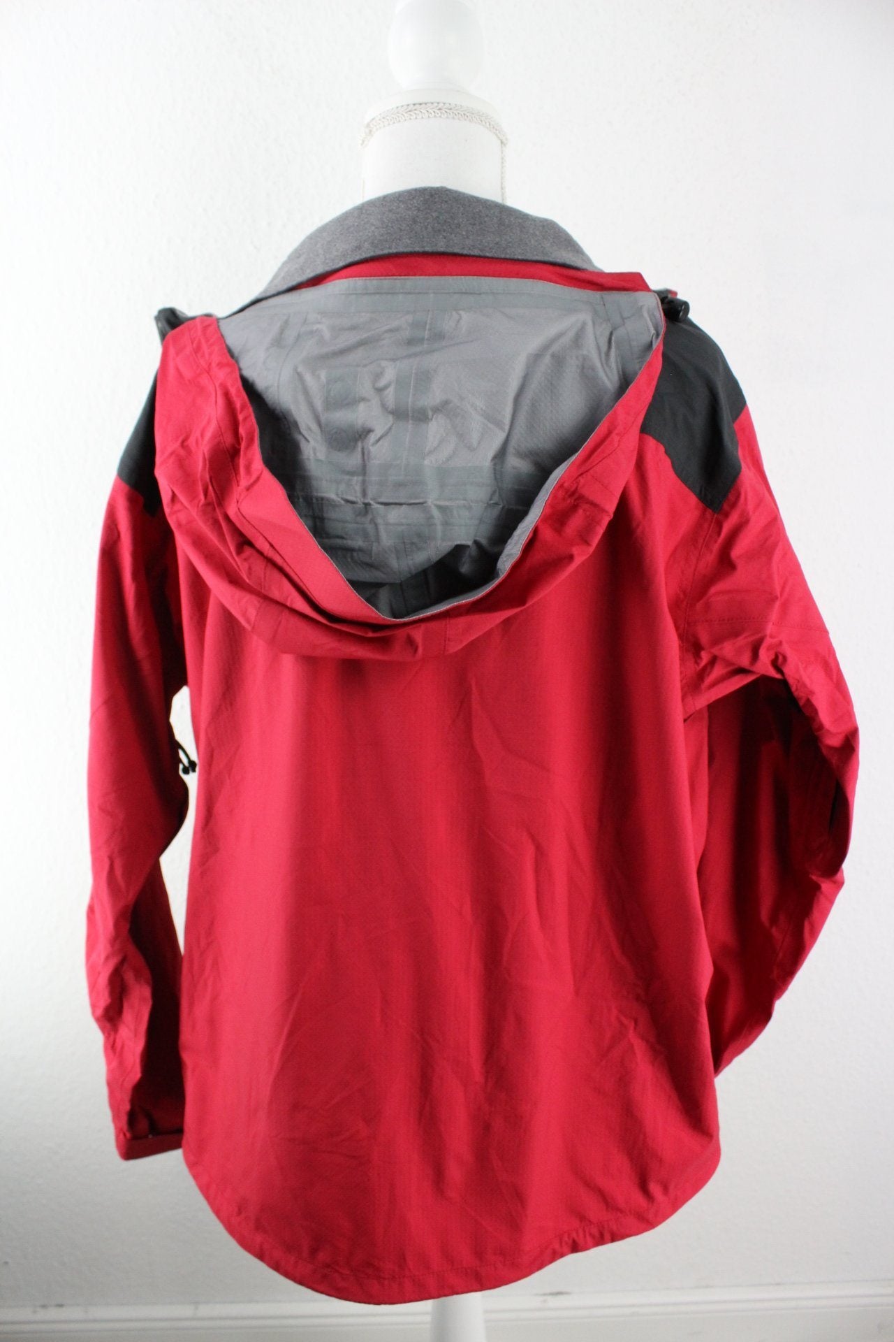 Vintage Rei Red Windbreaker (XL) Vintage & Rags 